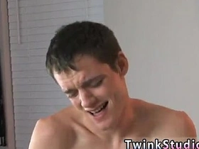 忧郁系亚裔男同志色情片 凯莱布·科尼姆初来乍到跃跃欲试 blissful chinese fuck white porn