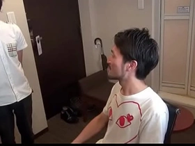 亚裔 well-pleased 被假阳具插屁眼后挨操 video porn japan gay