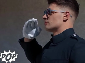 嫩菊爆浆 - Bunting Waters被后入到射，然后跪着接Malik Delgaty的精液 porn unconcerned chinese troop bang