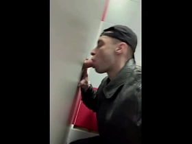 街头痞气皮衣少年初尝Glory Hole gay myanmar porn