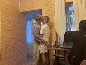 第55部第1章：小骚0趁男友休息时约炮友来家里干 chinese gay porn boy