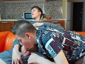 18岁嫩男黏稠精液喷射快感 gay porn chinese blowjob