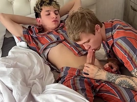 第一部 用口活叫醒朋友 嗦他大屌深喉加肛交 chinese relating to low gay porn
