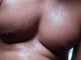 受虐男友骑在你晨勃的鸡巴上 胸肌汗水淋漓 thailand hunk gay porn