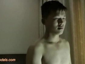 发骚小零爱10英寸大屌 hot shower gay porn