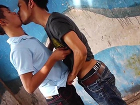 亚洲嫩男Benz和Oilver无套性交 tweet sg gay porn