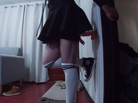 穿迷你裙的Chico从肛门拳交入门，塞进他的新巨型假阳具 japanese salaryman gay porn