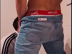 单身派对上的直男男友偷偷在派对角落操我 hot male porn gay