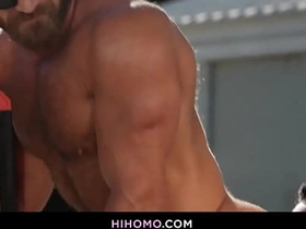 建筑猛男德鲁·瓦伦蒂诺和布鲁斯·琼斯在空地上无套交媾 muscle gay japan porn