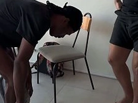 客户来询价结果被黑屌捅爆还吃了两发浓精 porn gay daddy asian
