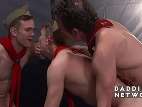 童子军发誓互相帮助 连勃起时也不例外 chinese gay porn threesome