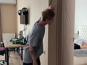 第一部 撞见直男朋友对着基片打飞机 indonesia gay sex porn