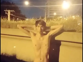天桥上暴露 asian father gay sex videos