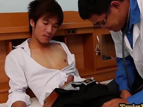娇小亚洲嫩鸡被医生舔肛后狂捅 taiwanese gay couple porn