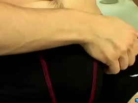 UndieTwinks: Bryce Corbin洗澡时硬到流水还猛撸 chinese gay porn reddit