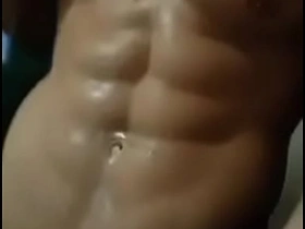 性感亚裔肌肉男撸大屌 gay porn chinese pupil