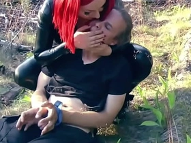 新手骚货女调教指令！穿着乳胶在森林挨打！ hot young asian gay sex videos