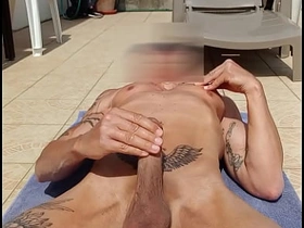 纹身男在阳台光屁股打飞机 quondam asian gay sex videos