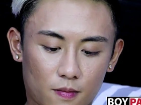 可爱金发亚洲嫩弟泰·尼曼撸管 chinese spy cam gay porn