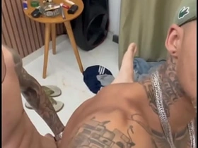 我带同事来双飞我老公和我 chinese hunks unconcerned porn
