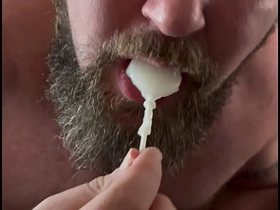 健美猛男边吃精液冰棒边多次喷发浓精 korean joyous group porn