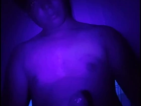 亚洲嫩弟打飞机射精5次配黑光 leo gay porn taiwan