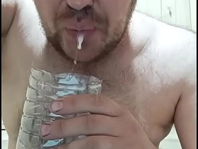 大鸡巴射出一发热精，接着被吃掉了！ hot gay porn movie