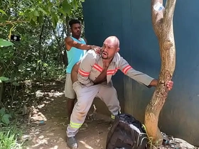 工地黑哥溜出来让停车场管理员爆菊 asian police gay porn
