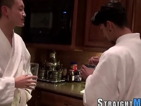 直男亚裔被喷满精 japanese bukkake gay porn