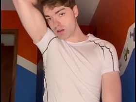 非法入室顺便爆操这个小骚货的屁眼 gay chinese social porn