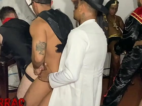 是爽翻天还是骚断腿？万圣节群P完整版尽在XVIDEOS White-hot gay men hot asian sex videos
