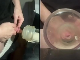 朋友帮忙往飞机杯里撒尿 第一视角 chinese uncaring porn sleep