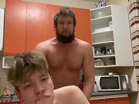 暴怒俄罗斯熊爹在厨房狂干19岁小鲜肉 nvs - taiwanese gay porn