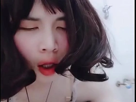 亚洲人妖女仆穿制服用大假阳具自慰 japan asian gay porn