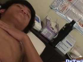 亚裔业余小鲜肉蛋蛋按摩 chinese gay muscle porn