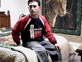 Vinnie给毛茸茸直男Paulie吹箫 gay japanese chinese porn