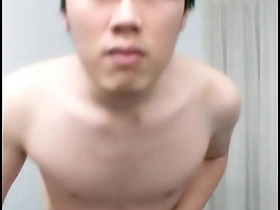 可爱的亚洲小鲜肉打飞机 gay chinese throat make the beast with two backs porn