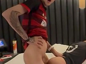 比赛结束后，我操了球队的前锋 hot gay open-air porn