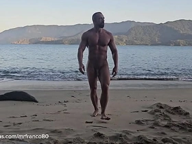 肌肉男裸体海滩群交 gay porn asian coupled with blanched