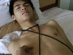 亚裔美少年束缚手活 japanese vintage gay porn