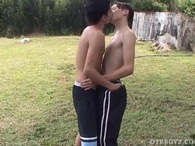 拉丁小鲜肉马里奥和莱昂纳多户外狂操 chinese gay boy pussy porn
