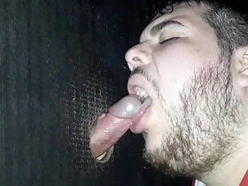 第一次玩 Gloryhole 接浓精 / 让瘦猴0号肠内射精 完整双飞 chinese glory hole gay porn