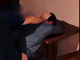 酒吧野直男撕烂我衣服无套狂操，最后射在我屁股上 asian gay sex massage videos