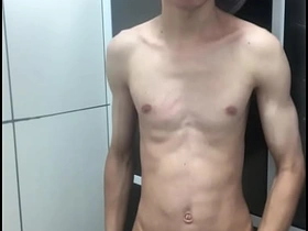 裸体小鲜肉洗澡卖骚 download free asian gay copulation videos