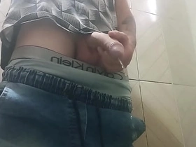 该死的偷窥狂 happy-go-lucky chinese porn mr pass the buck for