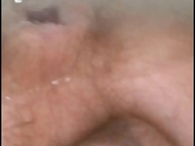 我就喜欢水柱冲我屁眼的感觉 japanese gay cute porn
