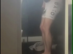 年轻骑手冲进厕所还是尿裤子 憋不住喷了一地 korean jubilant porn zxx