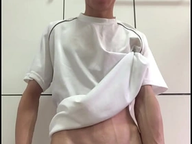 大屌哥炫耀勃起巨根 chinese father and son gay porn