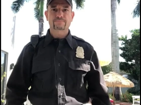 穿着制服警察服装在色情片拍摄现场 free gay pinoy porn