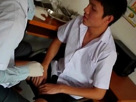 给小鲜肉医生口交 gay porn chinese tube